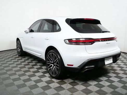 Certified 2024 Porsche Macan image 3
