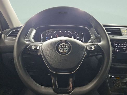 Used 2020 Volkswagen Tiguan SEL AWD/4WD image 31