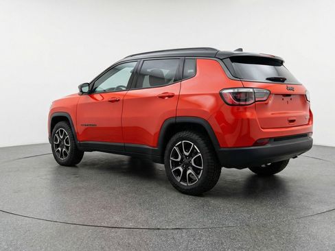 Used 2025 Jeep Compass Trailhawk image 6