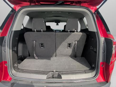 Used 2023 GMC Acadia SLE image 36