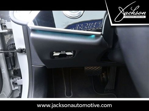 Used 2025 Mercedes-Benz E 350 Sedan image 22