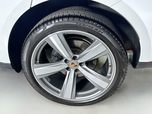 Certified 2023 Porsche Macan AWD/4WD image 34