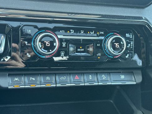 Used 2022 GMC Sierra 1500 AT4 w/ AT4 Premium Package image 28