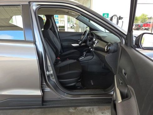Used 2019 Nissan Kicks SV FWD image 41