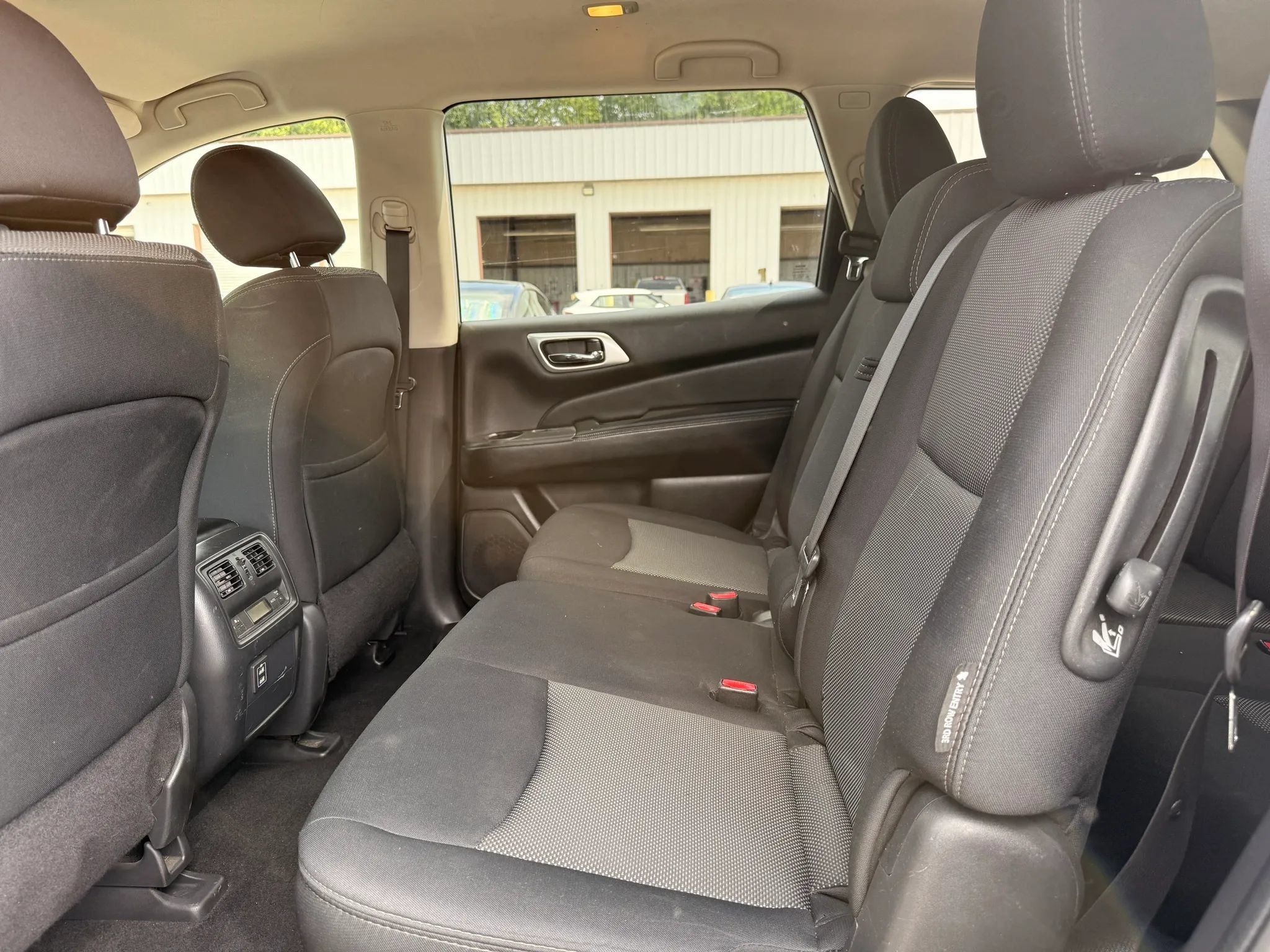 Used 2018 Nissan Pathfinder SV AWD/4WD image 21