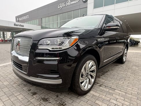 Used 2024 Lincoln Navigator Reserve image 9