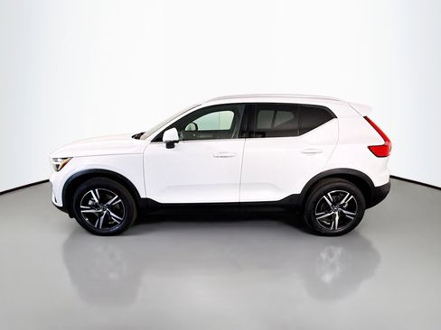 Used 2025 Volvo XC40 B5 Core image 6