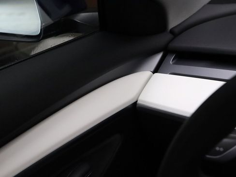 Used 2023 Tesla Model 3 Standard Range image 48