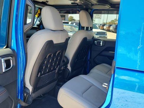 Used 2023 Jeep Gladiator Mojave w/ Cold Weather Group AWD/4WD image 13
