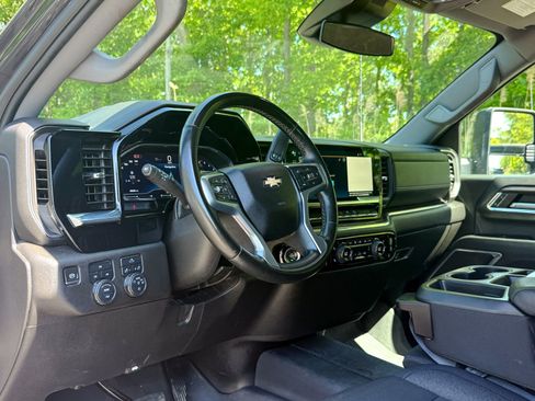 Used 2024 Chevrolet Silverado 2500 LT AWD/4WD image 15