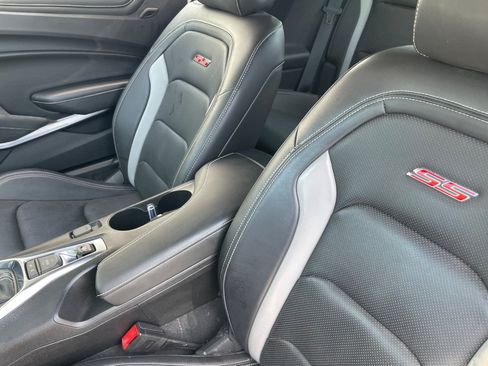 Used 2020 Chevrolet Camaro SS RWD image 5