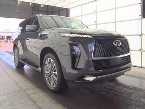 Certified 2025 INFINITI QX80 Luxe image 10