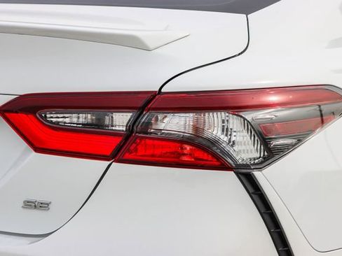 Used 2023 Toyota Camry SE image 9