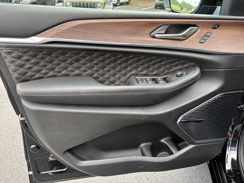 New 2025 Jeep Grand Cherokee L Summit w/ Obsidian Package image 17