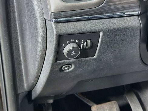 Used 2020 Jeep Grand Cherokee Limited AWD/4WD image 10