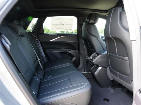 New 2025 Cadillac Lyriq Luxury image 24