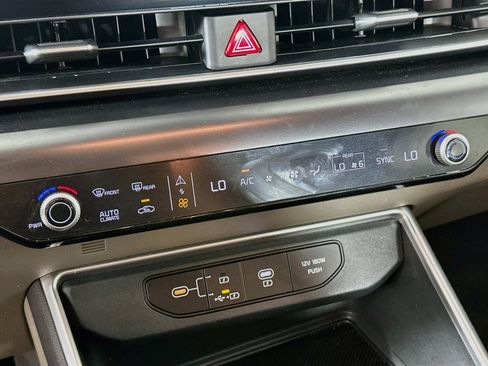 Used 2026 Kia Carnival FWD image 24