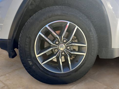 Used 2018 Jeep Grand Cherokee Limited image 27