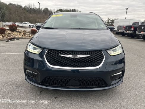 Used 2022 Chrysler Pacifica Touring-L image 3