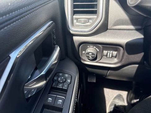 Used 2025 RAM 2500 Laramie AWD/4WD image 24