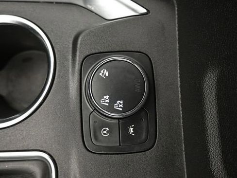 Used 2023 Chevrolet Traverse LT image 17