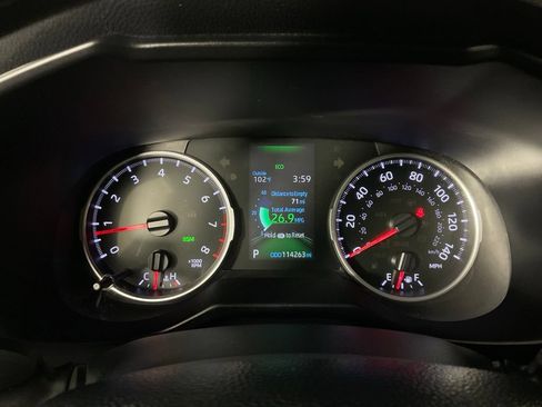 Used 2020 Toyota RAV4 XLE FWD image 26