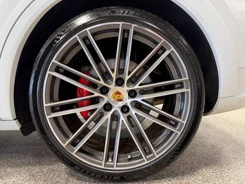 Used 2021 Porsche Cayenne GTS AWD/4WD image 16