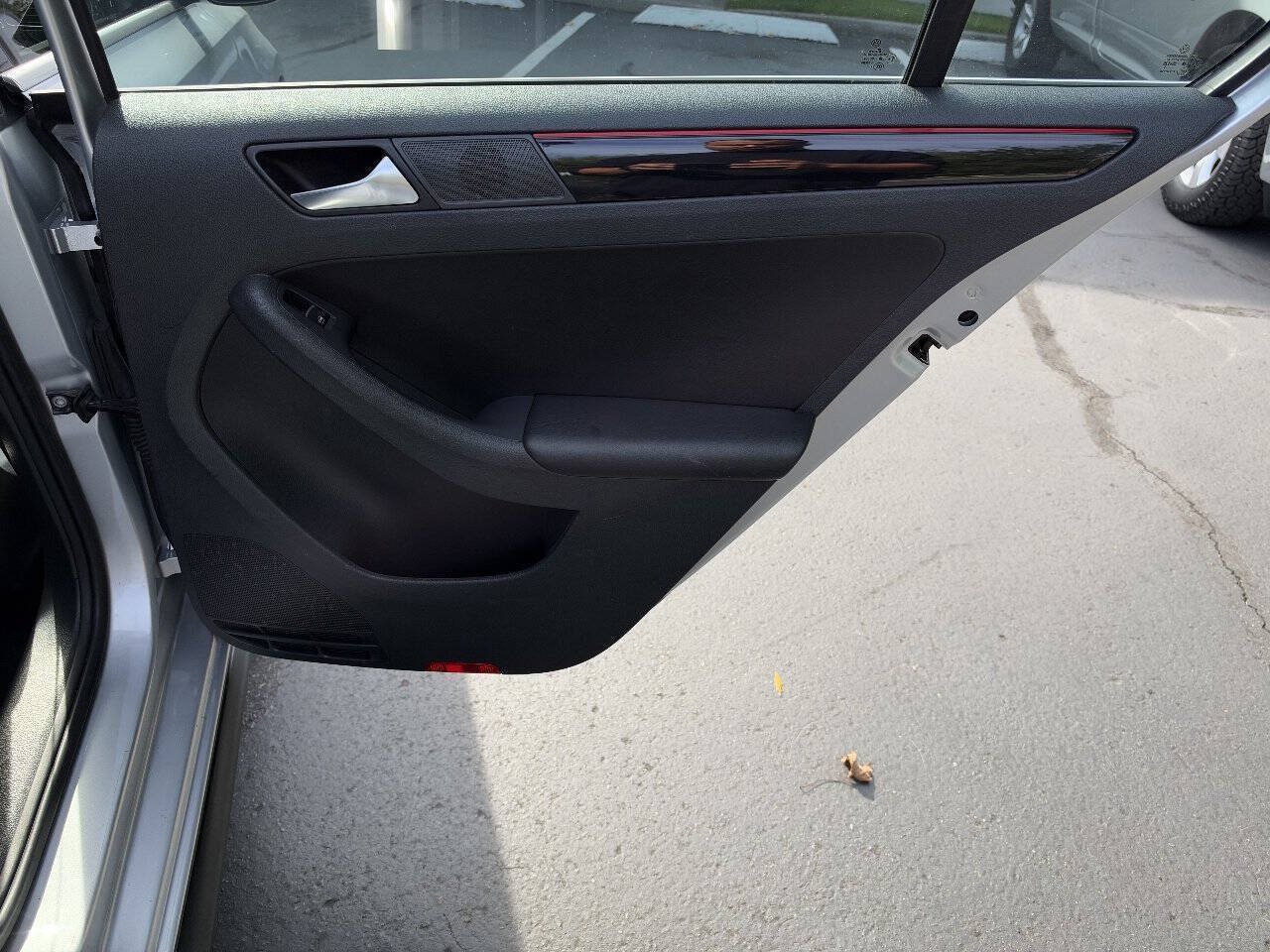 Used 2015 Volkswagen Jetta GLI SE FWD image 16
