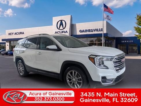 Used 2024 GMC Terrain SLT FWD image 1
