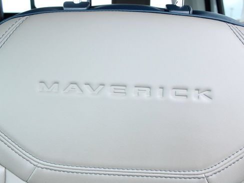 Used 2025 Ford Maverick Lariat w/ 4K Tow Package AWD/4WD image 36