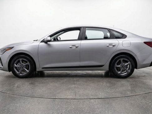 Used 2025 Kia K4 LXS FWD image 5