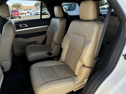Used 2017 Ford Explorer XLT w/ Equipment Group 202A image 28