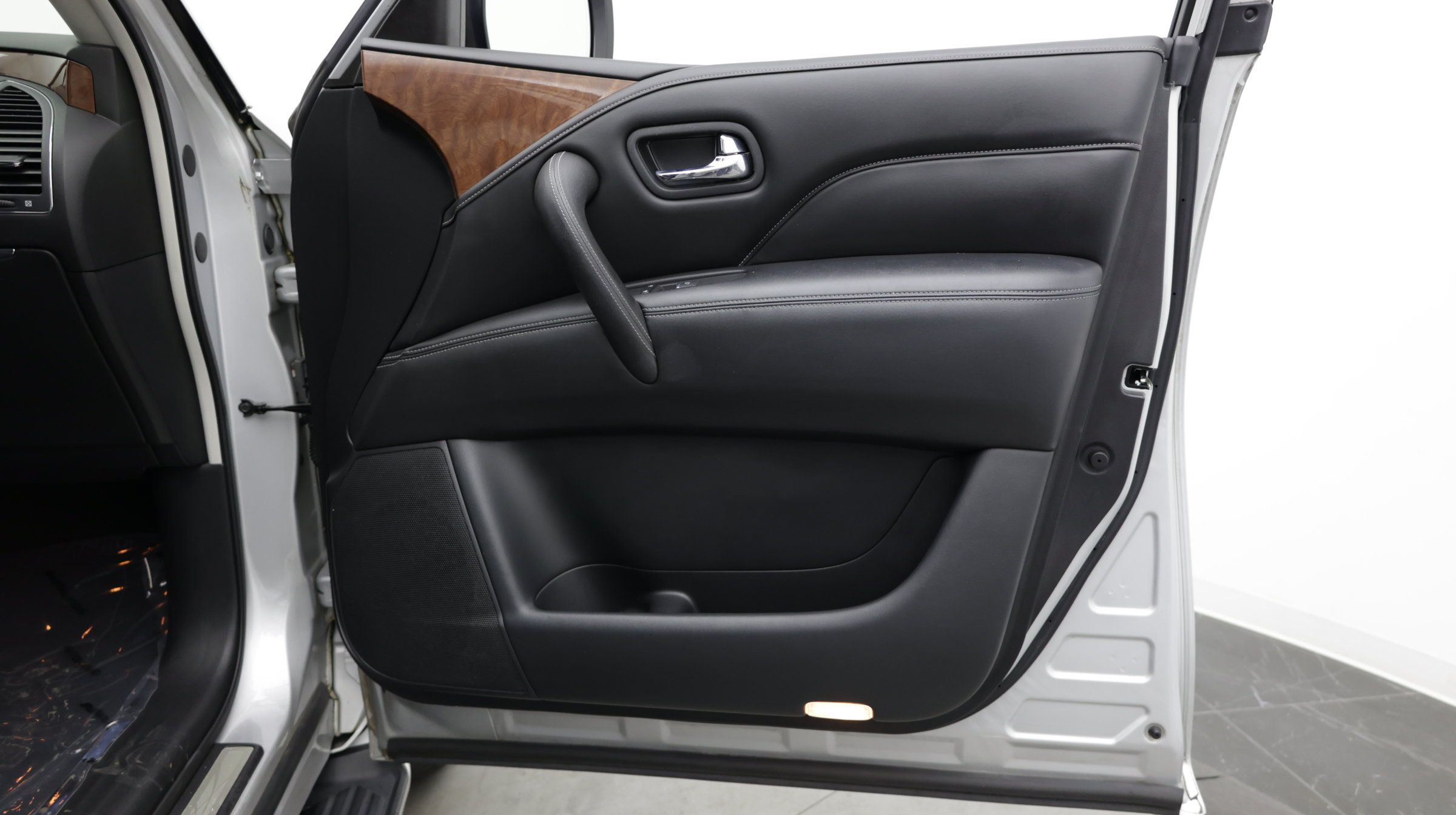 Used 2018 INFINITI QX80 4WD w/ Driver Assistance Package image 46