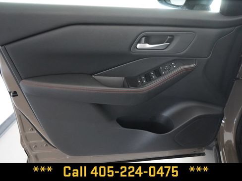 Used 2025 Nissan Rogue SV AWD/4WD image 16