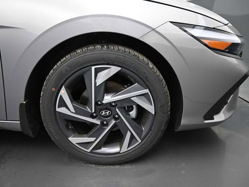 Certified 2025 Hyundai Elantra Sport image 10