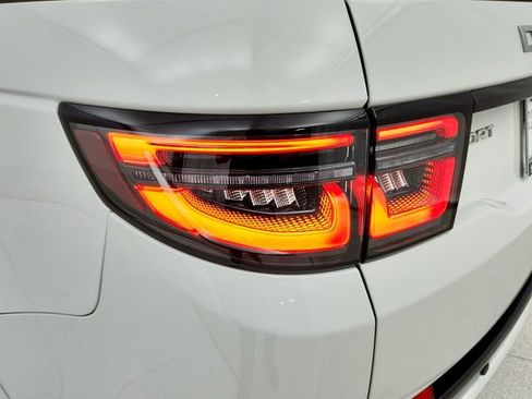 Used 2025 Land Rover Discovery Sport S image 31