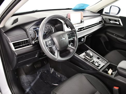 Used 2023 Mitsubishi Outlander ES AWD/4WD image 32