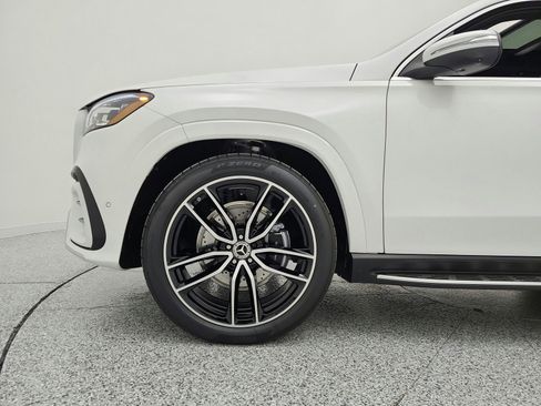 New 2026 Mercedes-Benz GLS 580 4MATIC image 13