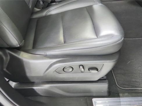 Used 2025 GMC Sierra 1500 SLT image 24