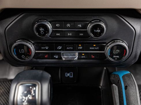 Used 2023 Ford Bronco Wildtrak image 27