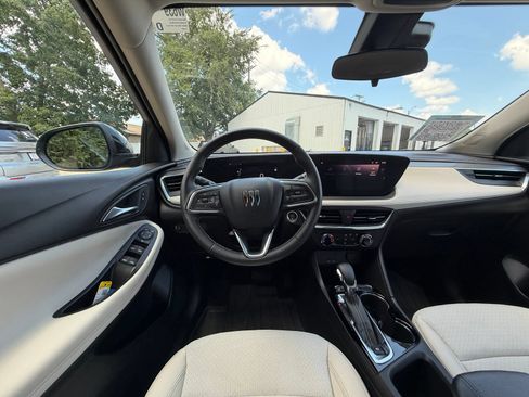 Used 2024 Buick Encore GX Preferred w/ Comfort Package FWD image 2