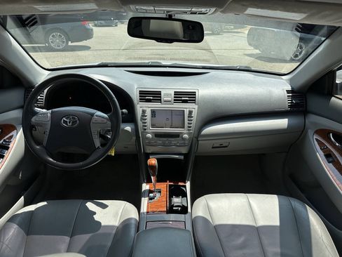 Used 2010 Toyota Camry LE FWD image 27