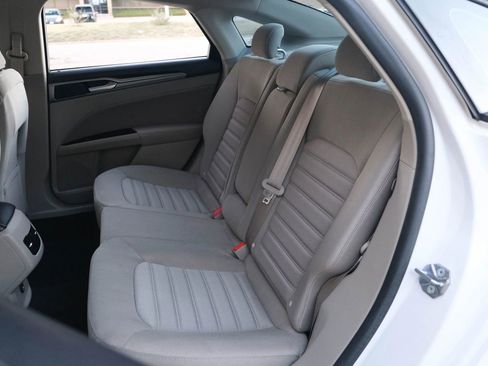 Used 2018 Ford Fusion SE image 26