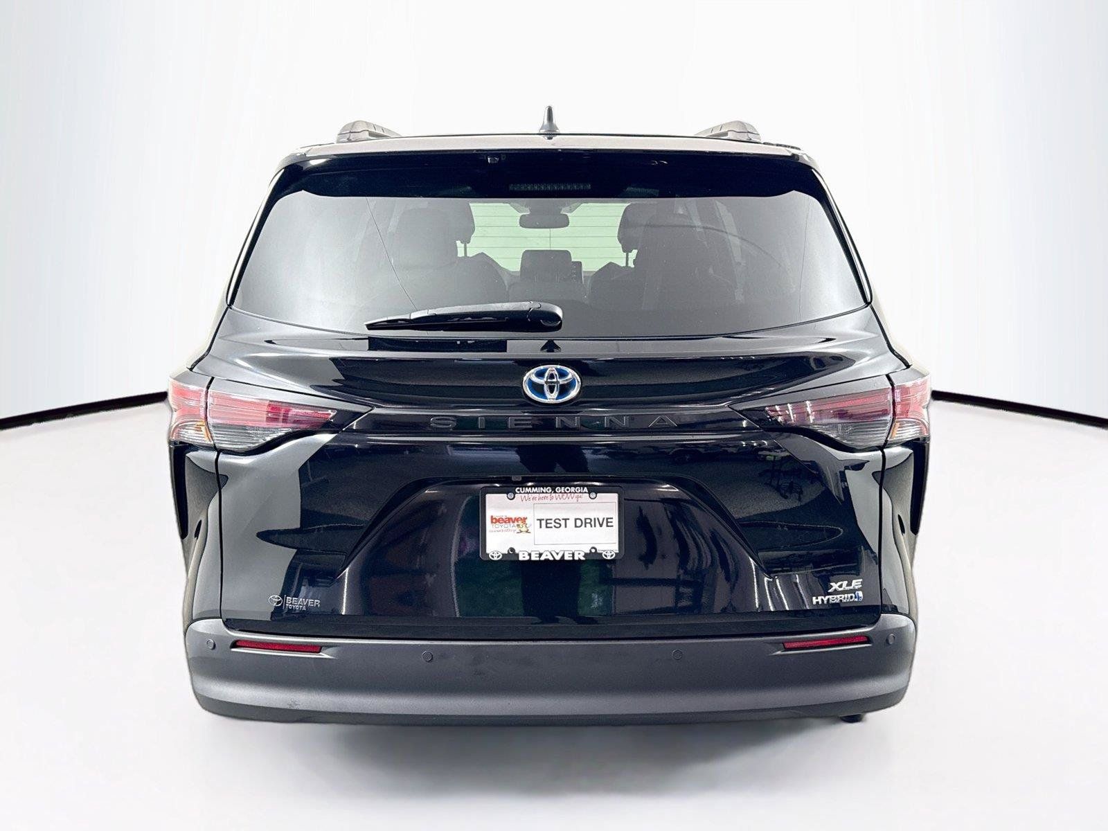 Certified 2024 Toyota Sienna XLE FWD image 11