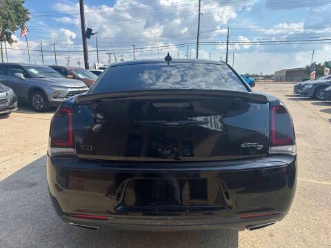 Used 2019 Chrysler 300 S w/ 300S Premium Group 2 RWD image 6
