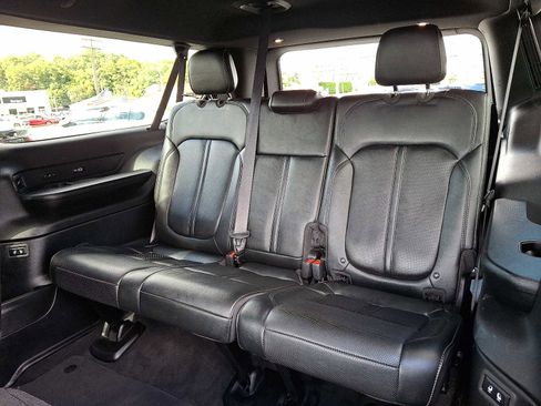 Used 2023 Jeep Wagoneer L Series II image 10