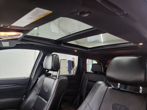 Used 2018 Jeep Grand Cherokee Overland AWD/4WD image 24