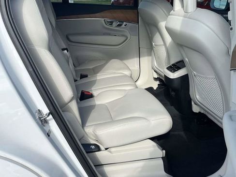 Used 2021 Volvo XC90 T6 Momentum image 24