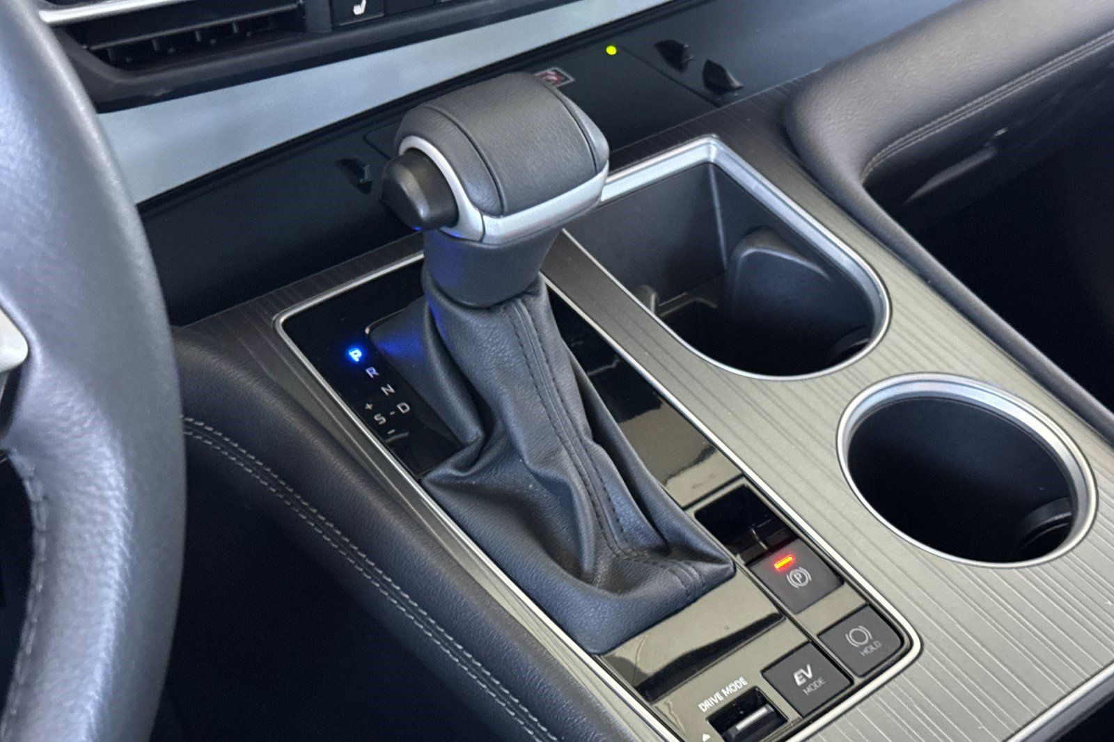 Used 2025 Toyota Sienna XLE FWD image 18