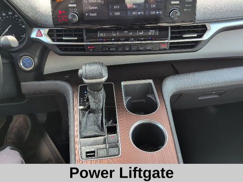 Used 2024 Toyota Sienna XLE image 6